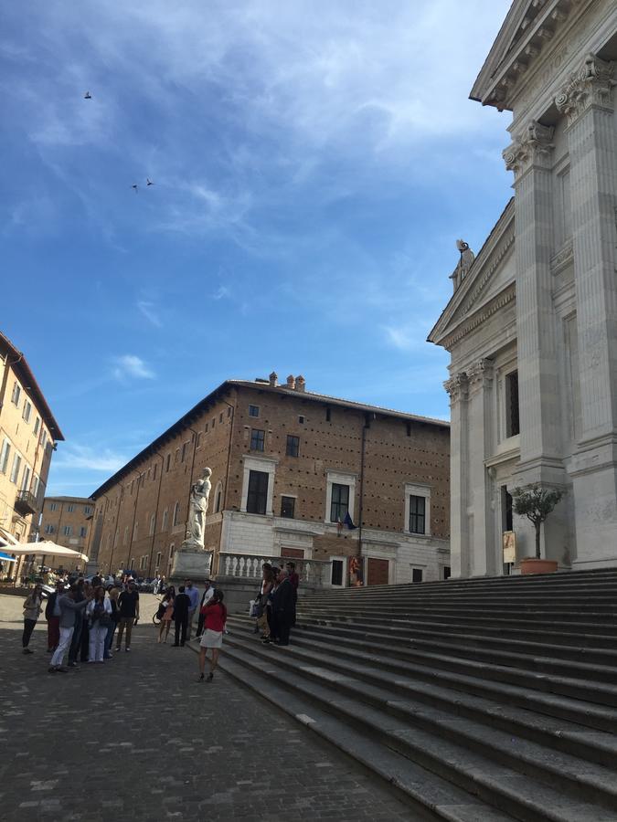 Il Cortegiano Hotel Urbino Bagian luar foto