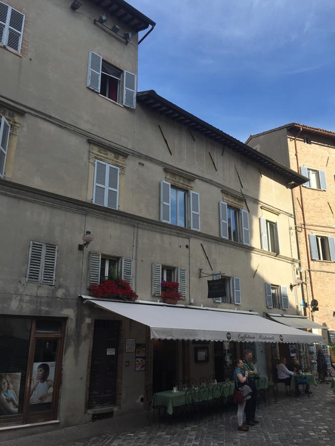 Il Cortegiano Hotel Urbino Bagian luar foto